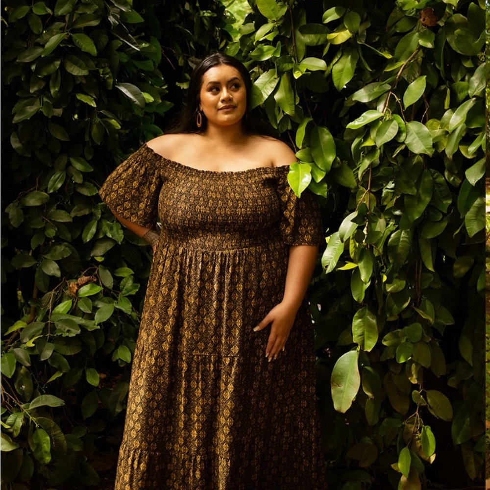 Tanoa Large off the shoulder dress